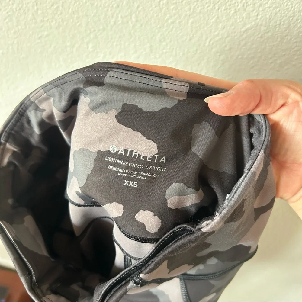 Athleta Lightning Stash Pocket Camo 7/8 Tight Leggings